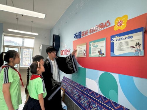 虹橋街道雕刻團(tuán)花 指尖綻放民族情，巧手凝聚團(tuán)結(jié)心